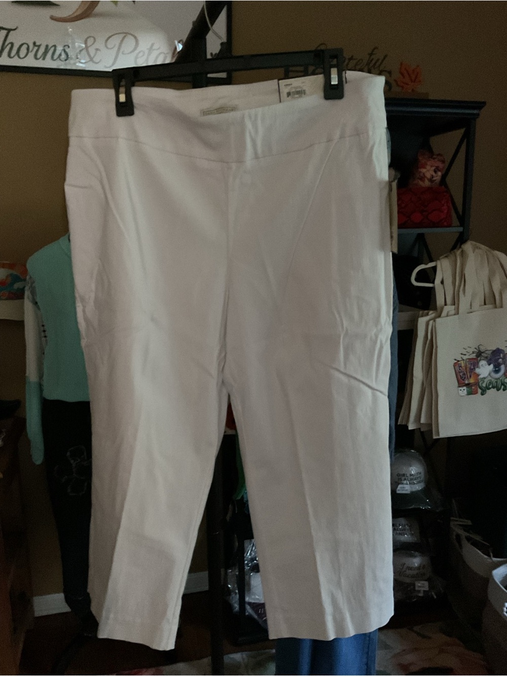 Dana Buchman White Cropped Stretch Capri Pants